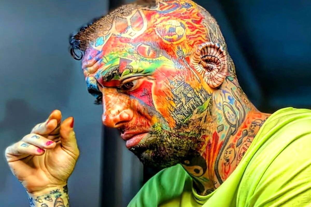 تشبیهی خنده دار از صورت تتلو