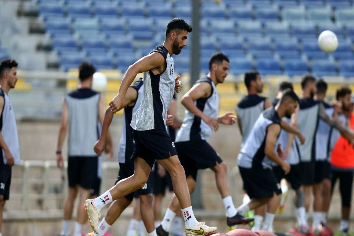 نساجی خواستار جذب هافبک پرسپولیس شد