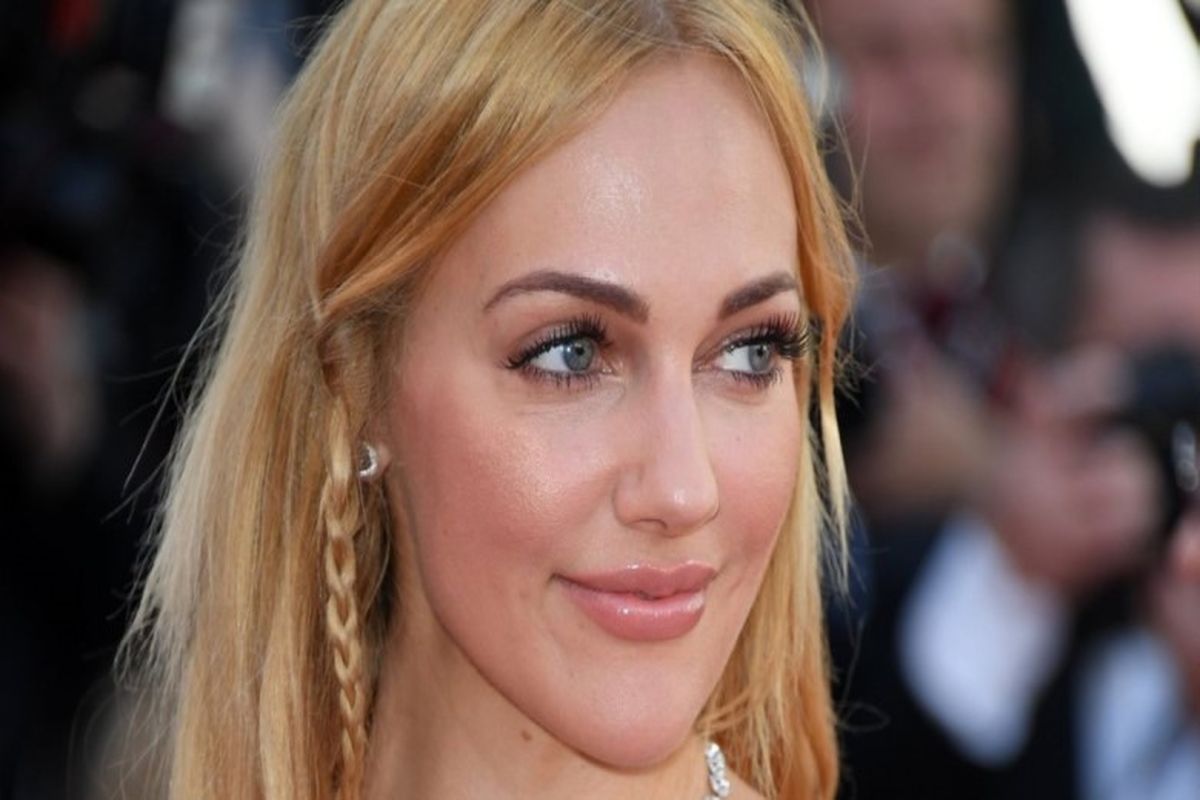 خانم بازیگر با پیژامه در انظار! + عکس