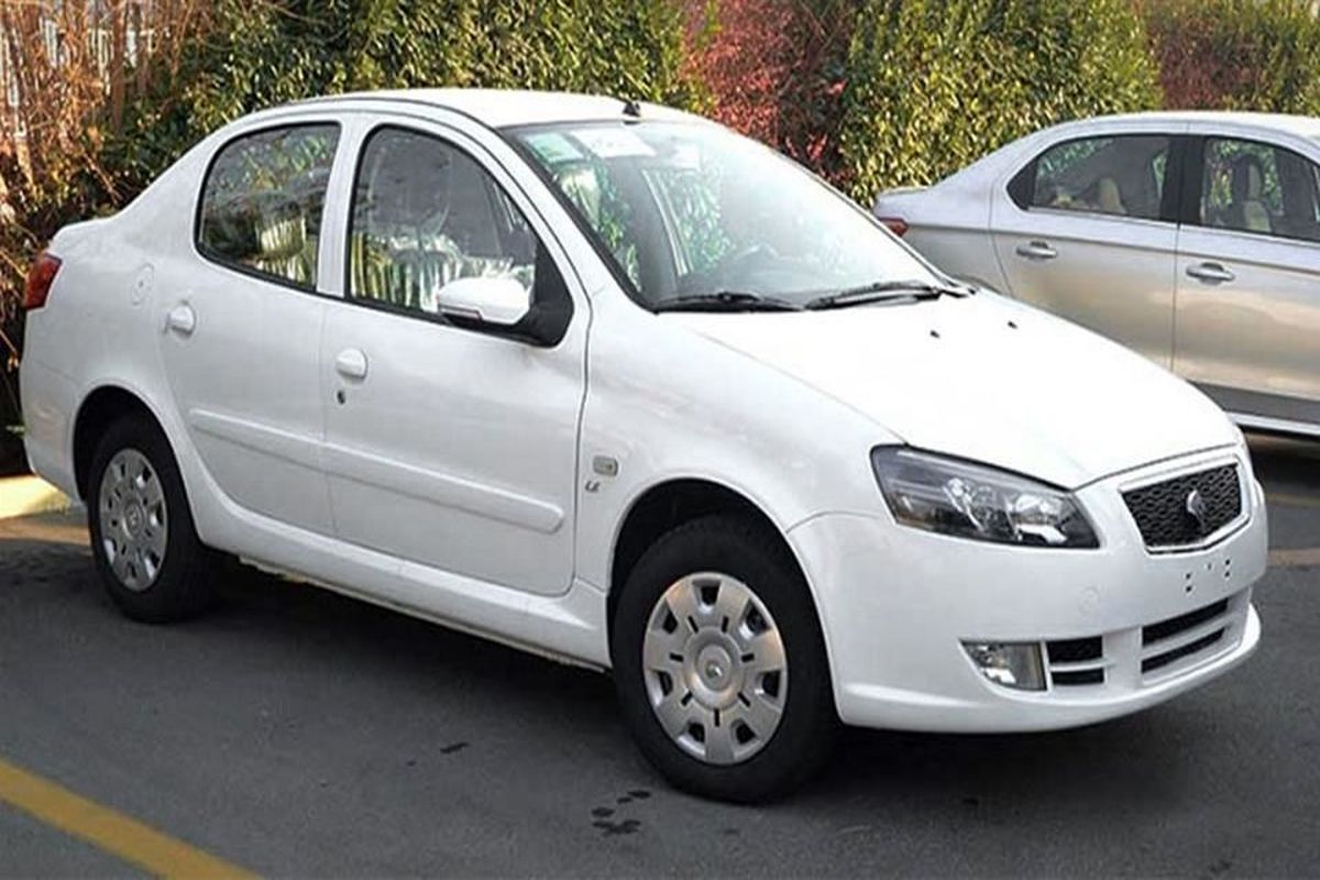 مسئولان ایران خودرو این کلیپ را ببینند! / وضعیت عجیب بدنه دنا