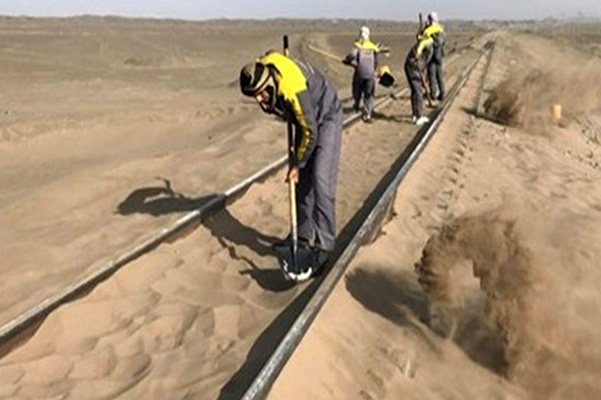 توفان گرد و خاک حرکت قطار مشهد-سرخس را لغو کرد