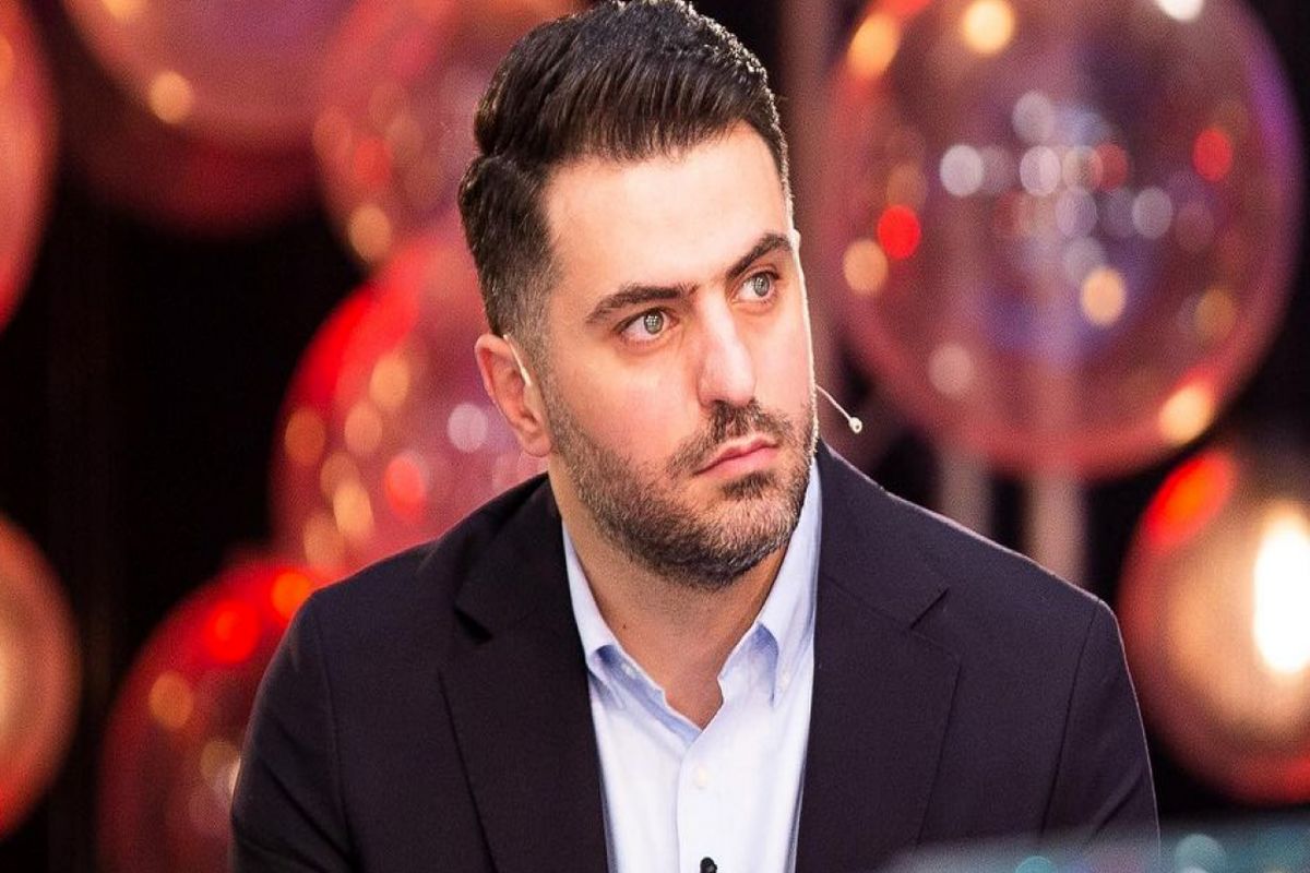 مجری خوش بر و رو خودش را سانسور کرد