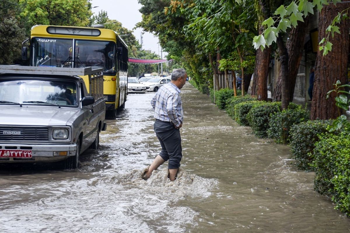 خدا رحم کرد باران قطع شد/ نجات شهر نیازمند کمک دولت است