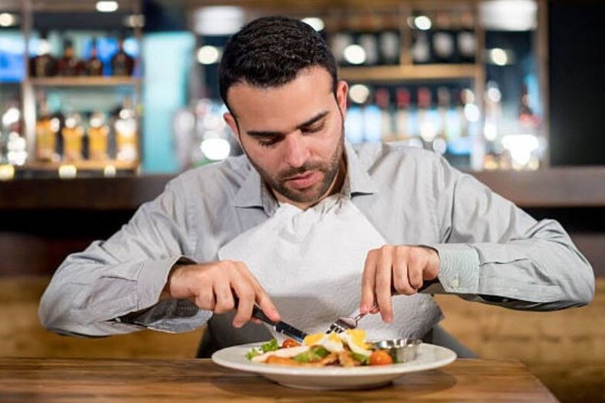 ساعت نحس برای خوراکی خوردن / پیر و زشت می‌شوید