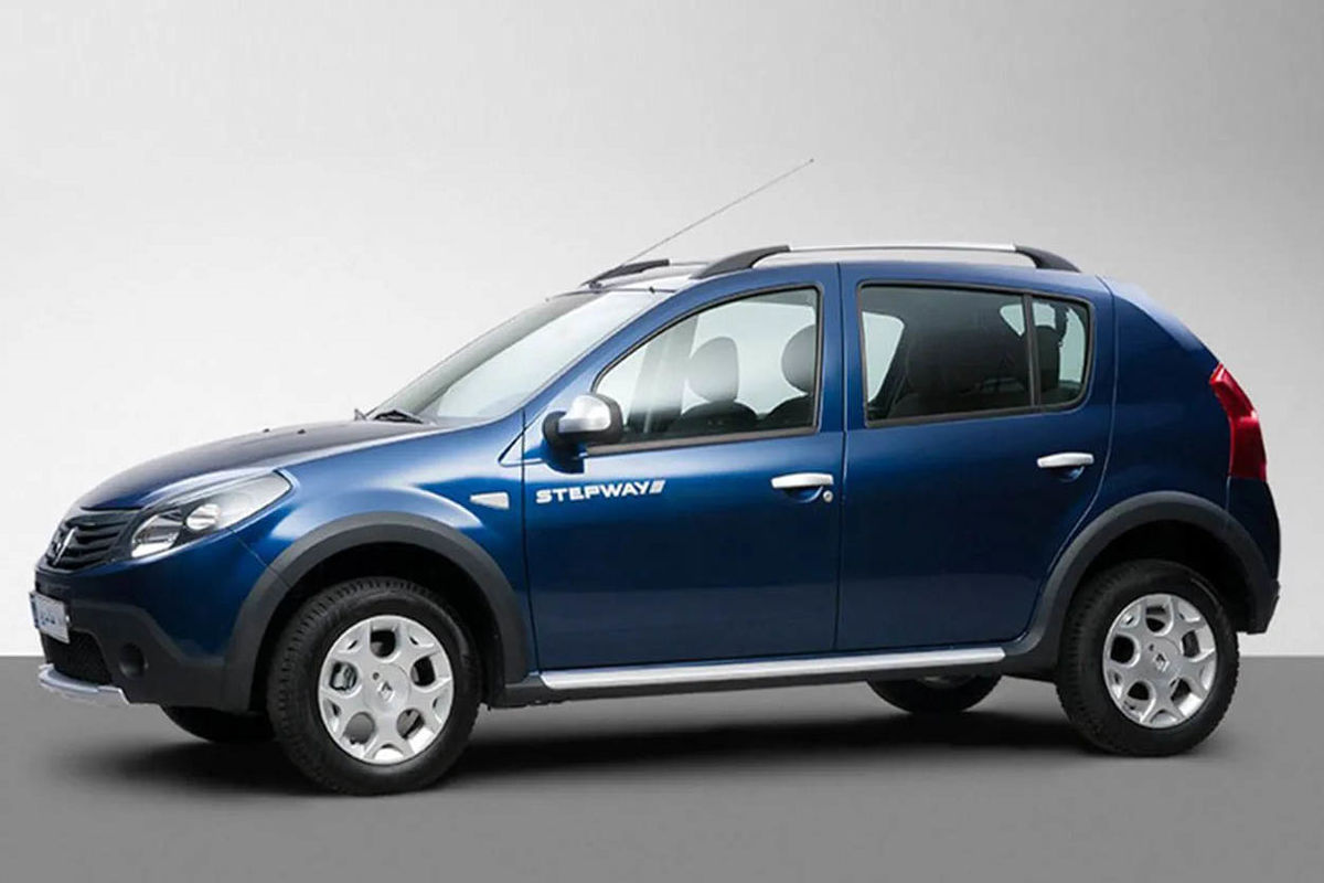 قیمت ارزان ترین ساندرو در بازار خودرو امروز (۲۲ مهر)