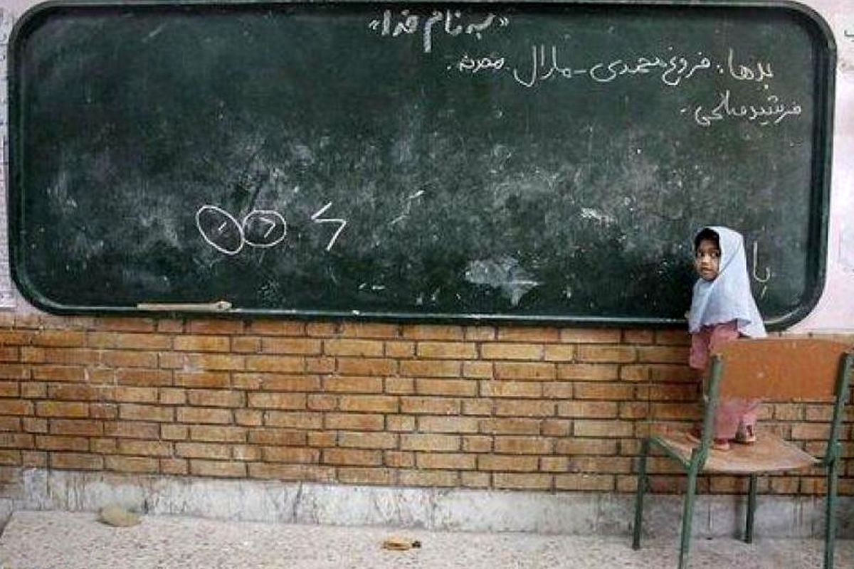 اسم سیگار مهم تر از کمبود معلم در مدارس / فرهنگیان کلاهشان را بالاتر بیاندازند!