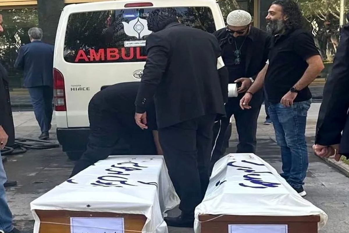 روی تابوت مهرجویی چه نوشته که همه اشک ریختند؟ + عکس