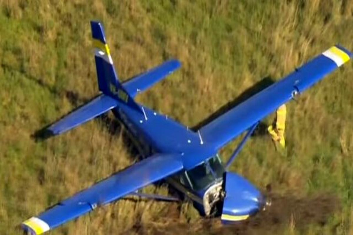 سقوط وحشتناک هواپیما در استرالیا/وضعیت سه نفر وخیم است