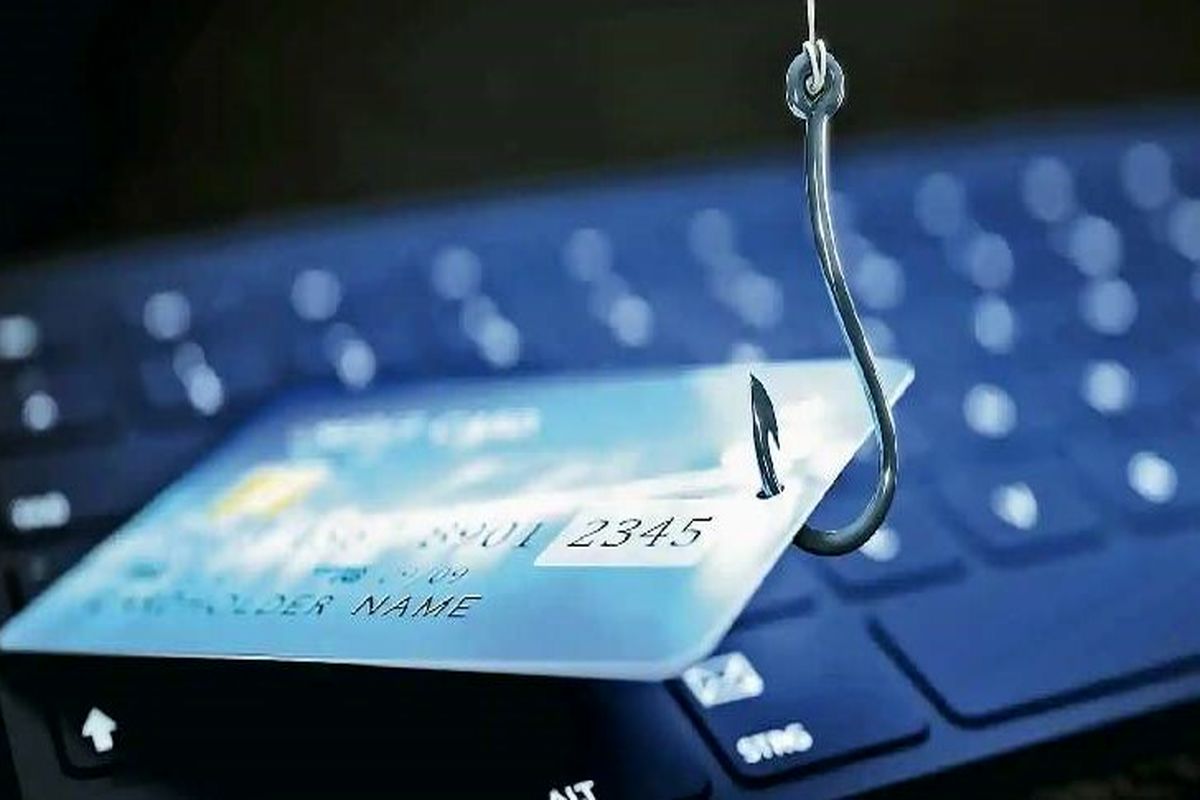 با این روش از کلاهبرداری الکترونیکی جلوگیری کنید / منبع رسمی برای نصب همراه بانک ها چیست + فیلم