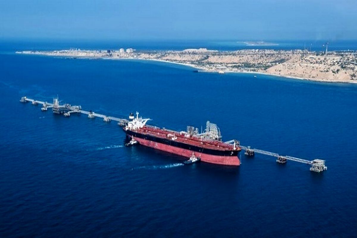 ریزش قیمت نفت کاهش تولید را به همراه دارد؟ / عربستان به دنبال راهکار برای حل بحران نفتی