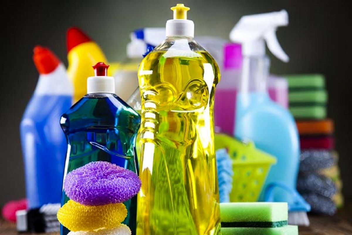 چرا شوینده ها دوباره گران شدند / افزایش قیمت لوازم آرایشی قانونی است؟