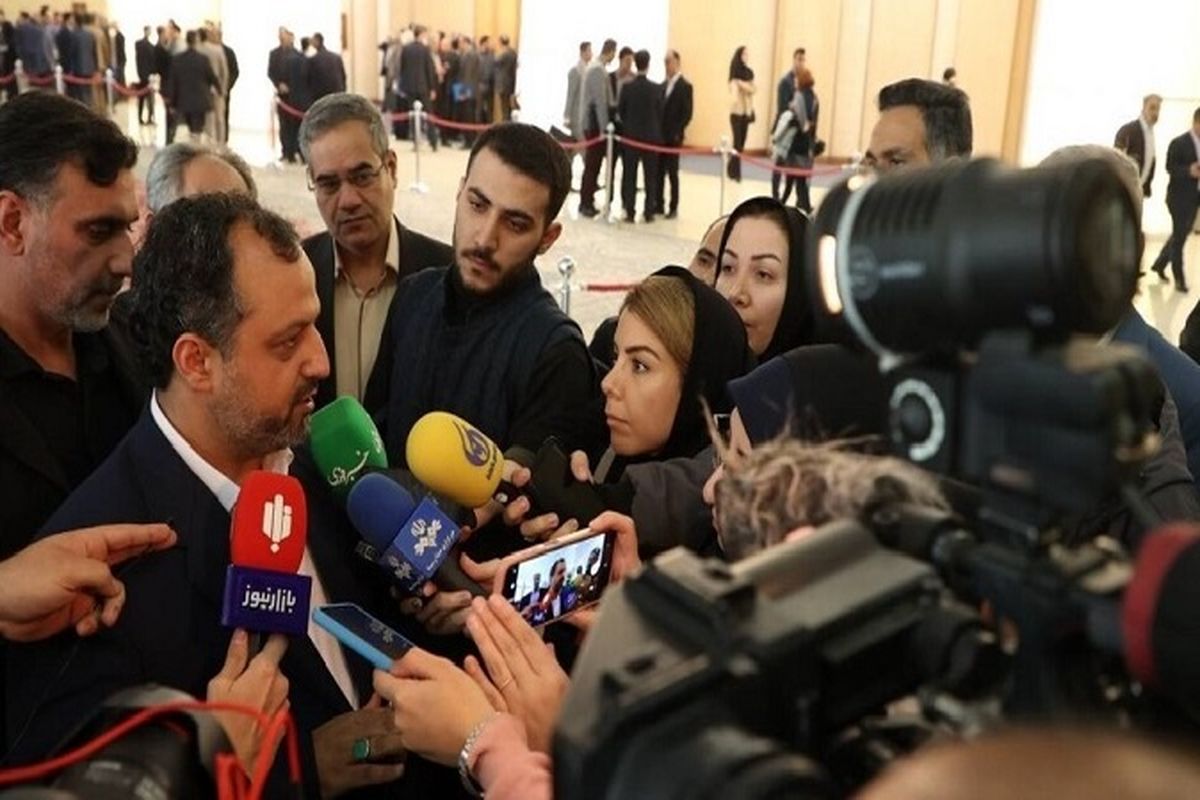 خاندوزی: روند تورم نسبت به سال گذشته کاهشی بوده و قیمت ها تا پایان سال ثابت است