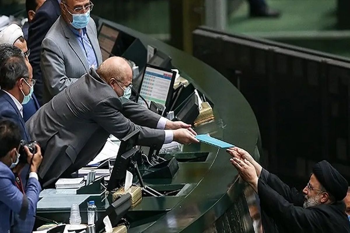 بررسی جایگاه صنعت در دو سند بالادستی