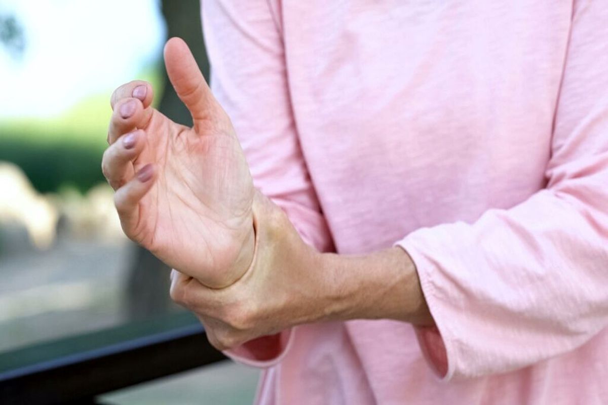 با این غذاها با پوکی استخوان خداحافظی کنید / خوردن روزانه پنیر چه بلایی سرتان می‌آورد