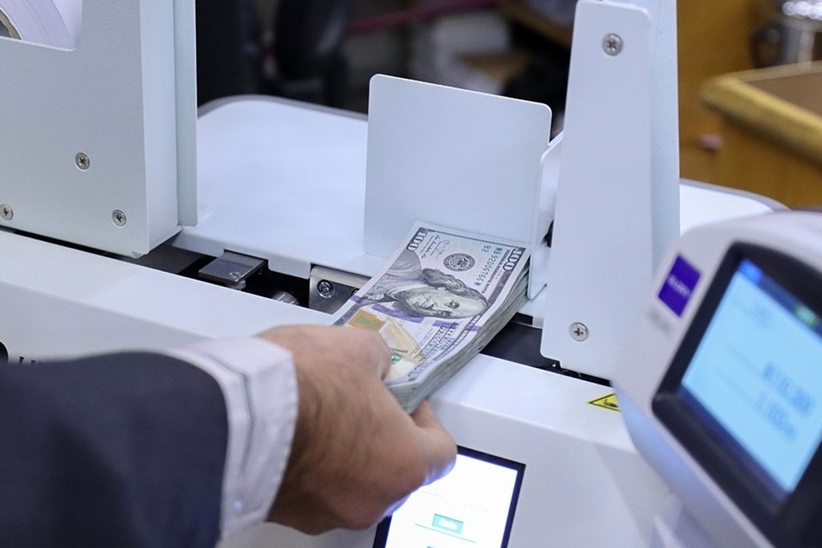 کاهش موقتی قیمت دلار / اگر قصد سرمایه گذاری در دلار را دارید بخوانید