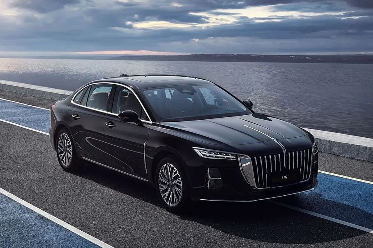 قیمت این خودرو چینی بازار را بهم ریخت / هونگچی H۵ چند شد؟