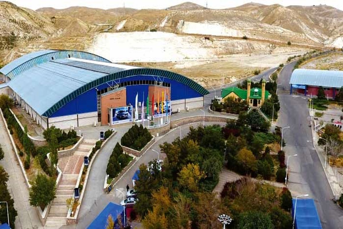 صنعت نمایشگاهی عابر بانک ما نیست