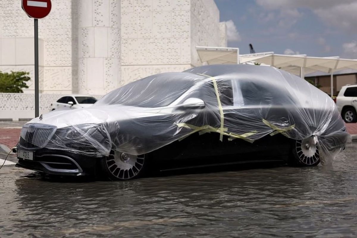 آب تنی با خودروهای سوپر لوکس + تصاویر