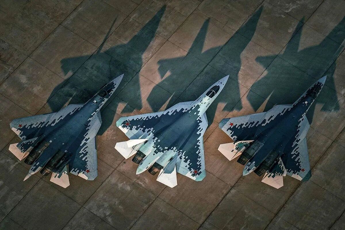 تصویر دیده نشده از فرود جنگنده سوخو ۵۷ روسی در فرودگاه ایران