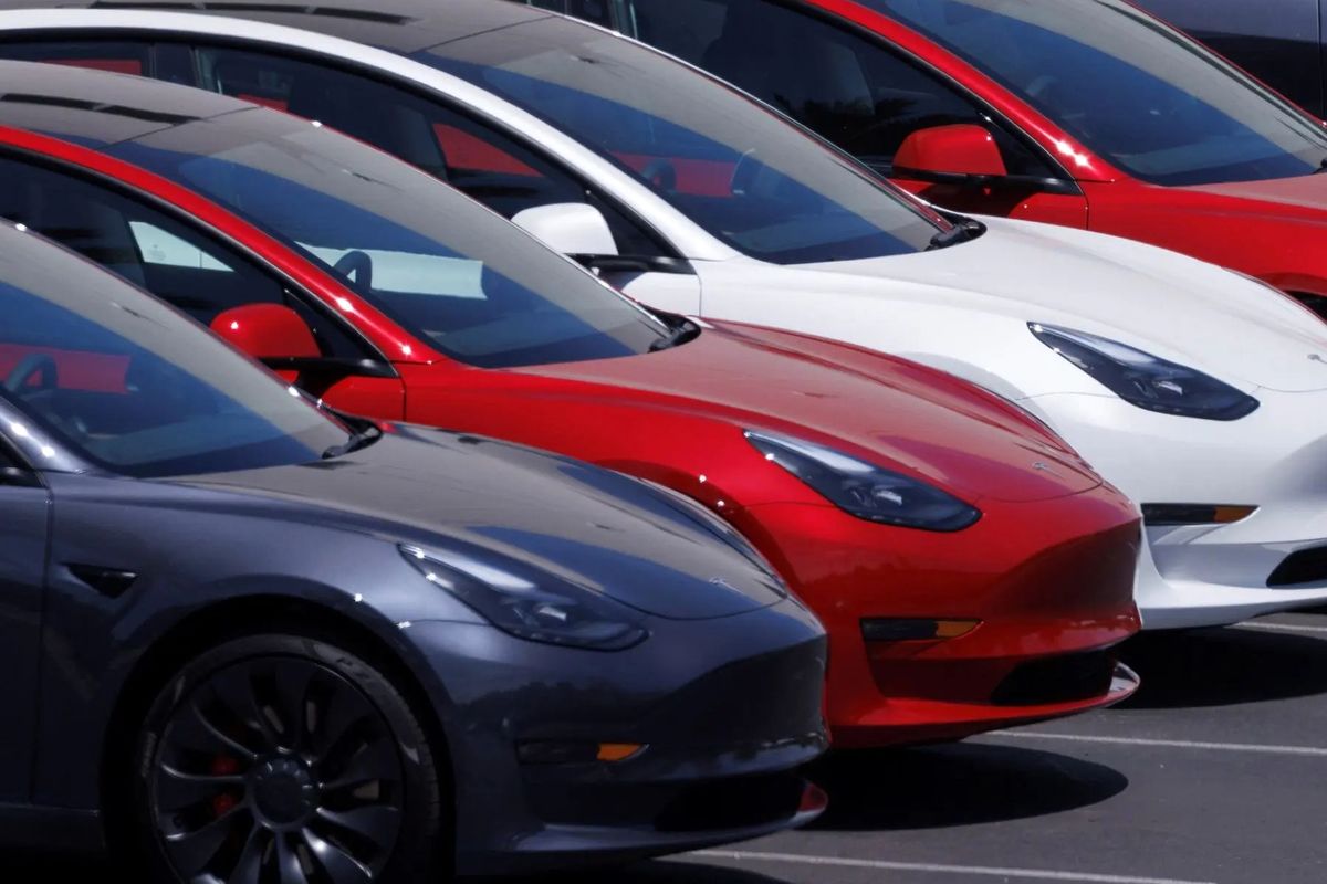 قیمت این خودرو ۱۳۰ میلیون ریخت / چوب حراج به خودروهای برقی