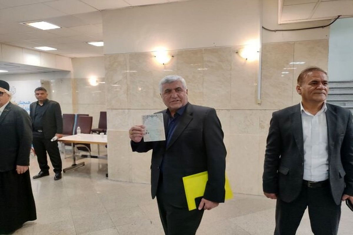 حضور نماینده سابق مجلس در ستاد انتخابات وزارت کشور