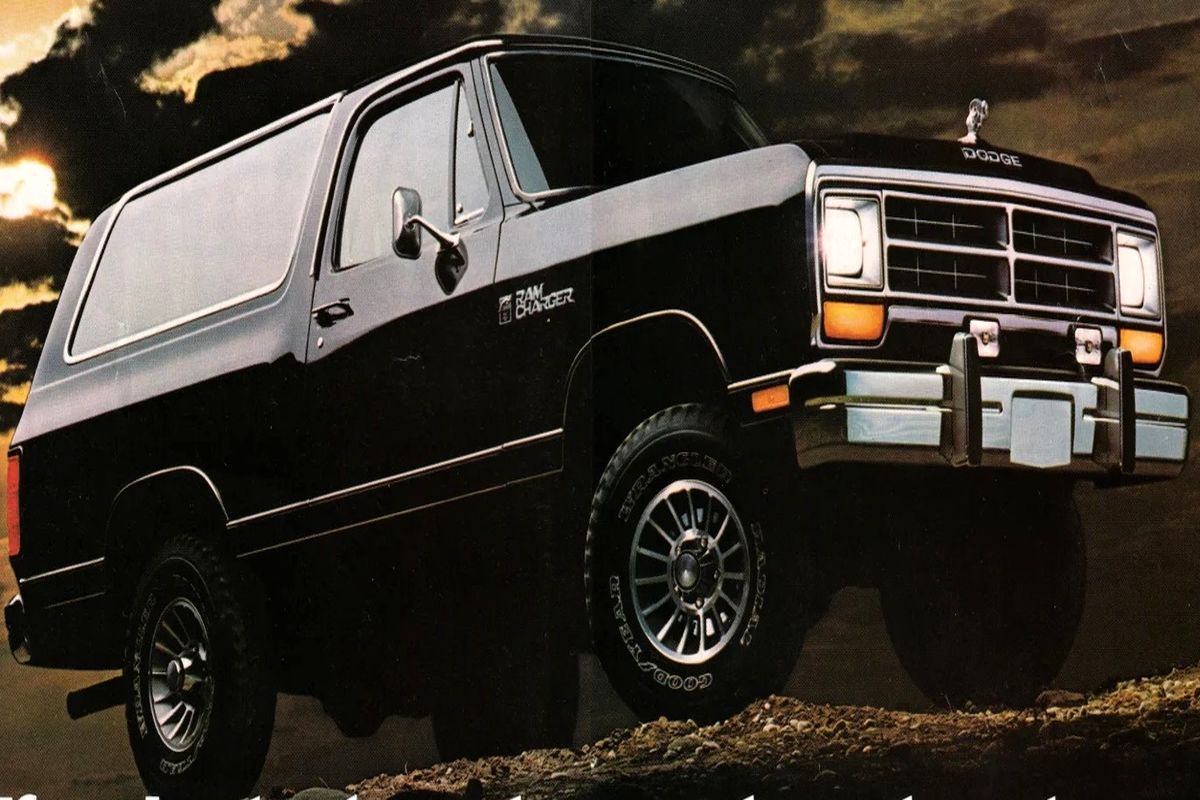 خطرناک ترین تبلیغ را ببینید / سقوط آزاد خودرو برای نمایش کیفیت + فیلم