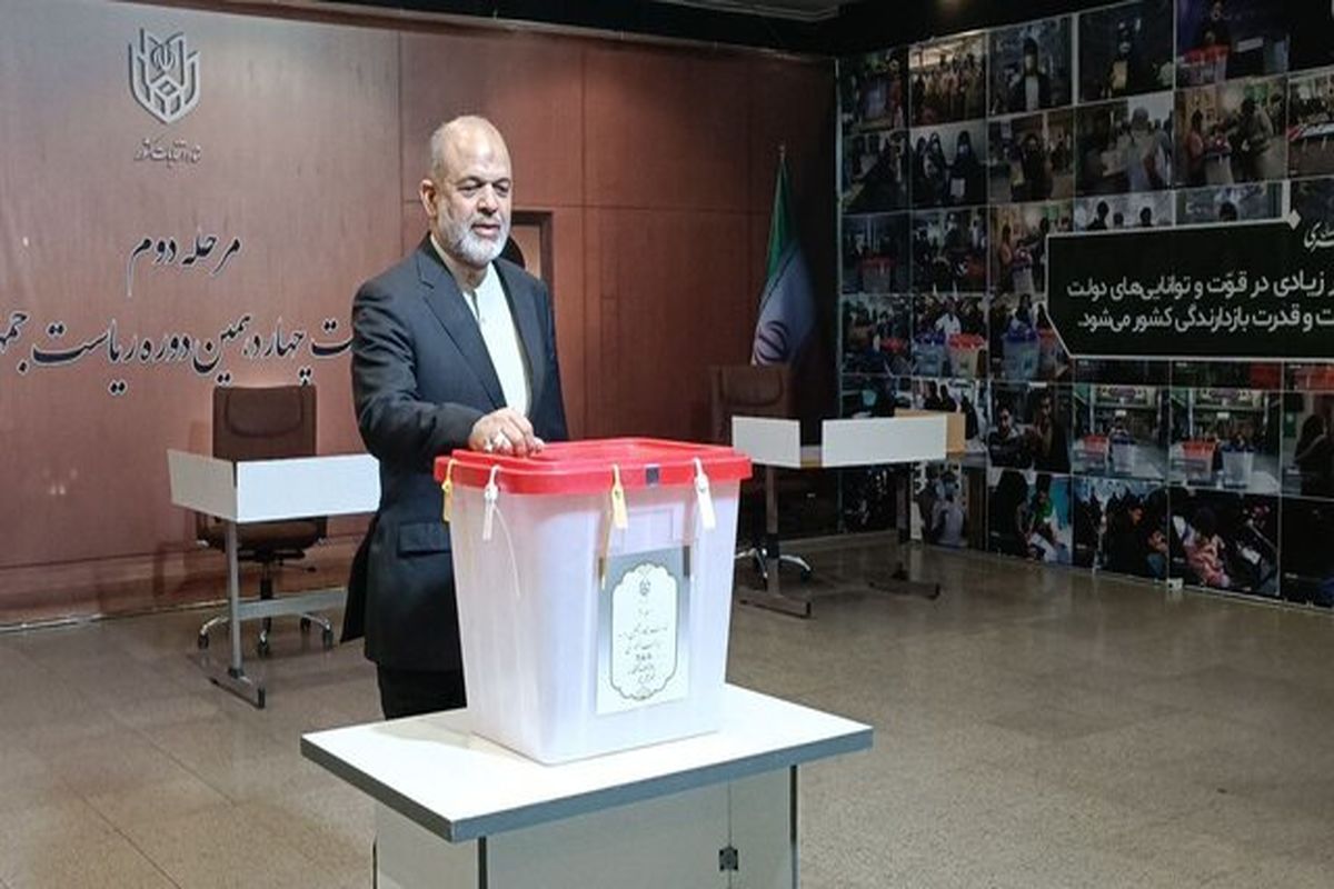 وزیر کشور رأی داد + عکس