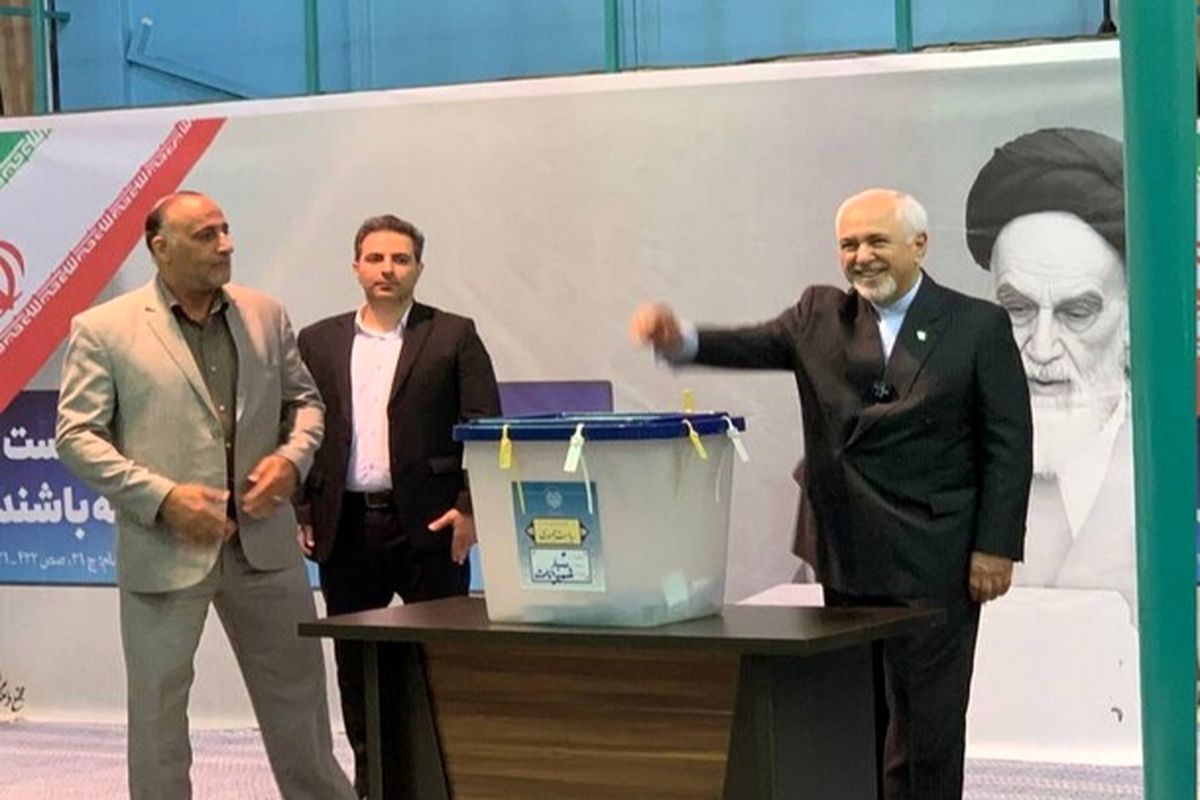 ظریف در انتخابات ریاست جمهوری شرکت کرد + عکس