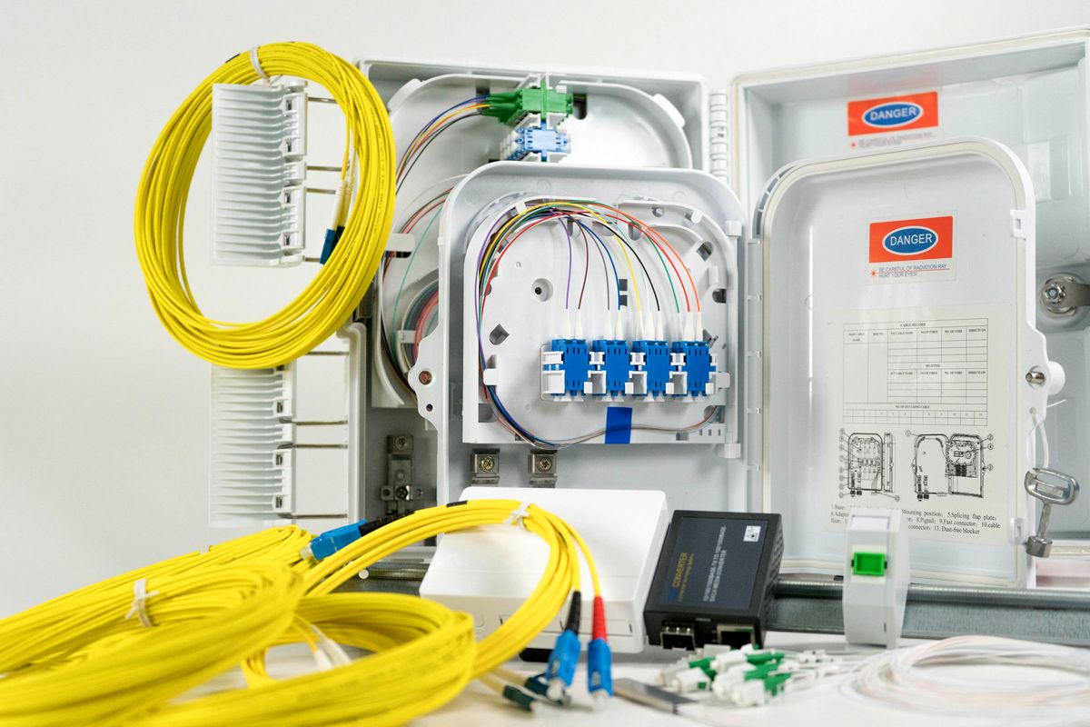 اینترنت فیبر نوری برای کسب‌وکارها: چرا این فناوری برای بیزنس‌ها ضروری است؟