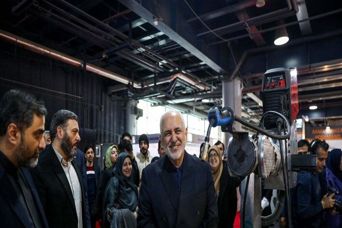 بازدید برخی از اعضای هیئت دولت از نمایشگاه ایران ساخت