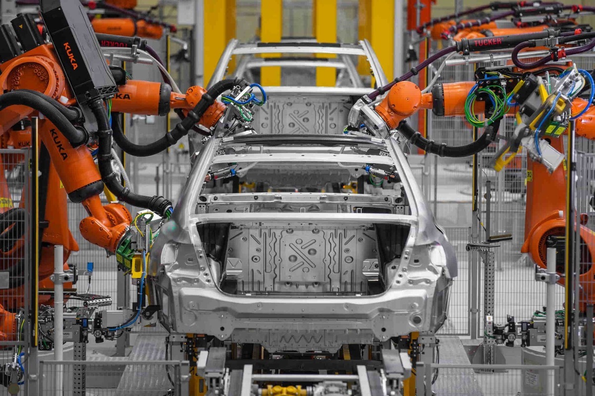 افت تولید و فروش خودرو در ۹ ماهه نخست سال + جزئیات