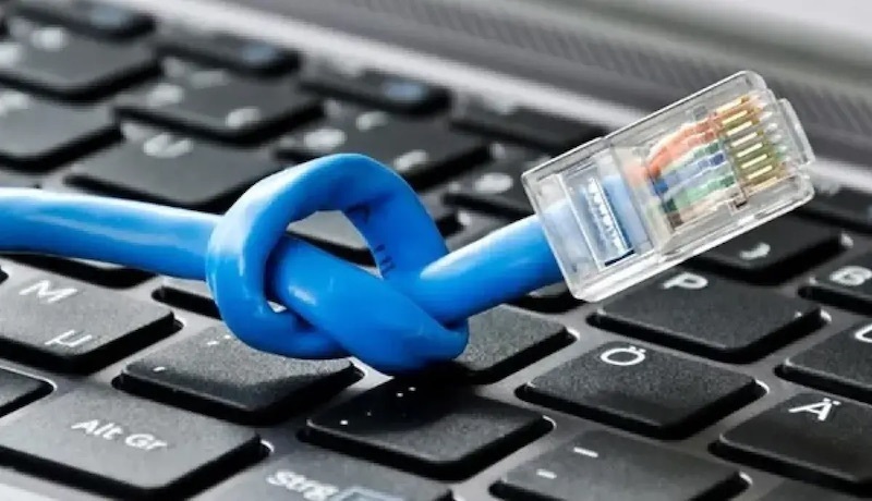 ما متولی قطعی و وصل اینترنت نیستیم