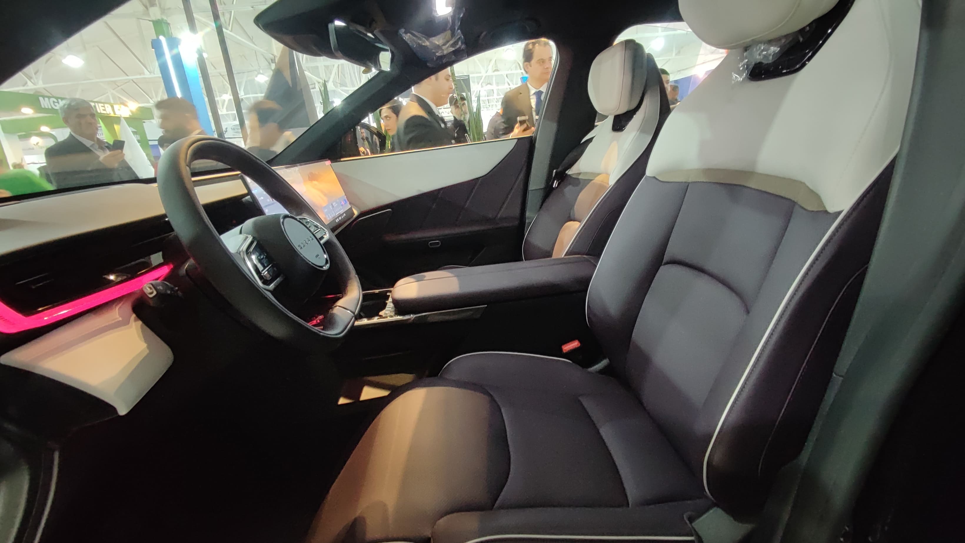 رونمایی از کراس اور مزدا EZ-60 EREV در نمایشگاه خودرو ساری ۱۴۰۴