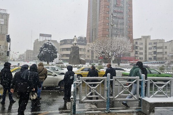بارش برف تهران را قفل کرد