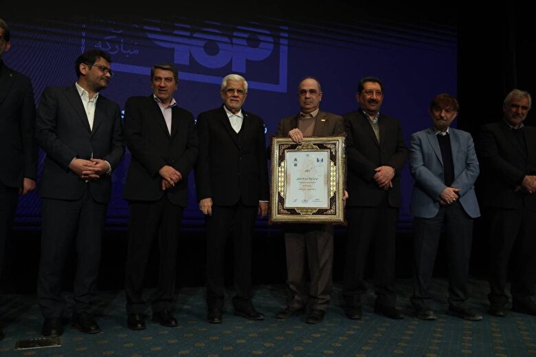 فولاد مبارکه تنها فولادساز در جمع ۱۰ شرکت برتر کشور؛ درخشش با کسب رتبه‌های اول فروش و بازده فروش در گروه فلزات آهنی و رتبه‌های سوم ارزش‌افزوده، سودآوری، اشتغال‌زایی و ارزش بازار برتر