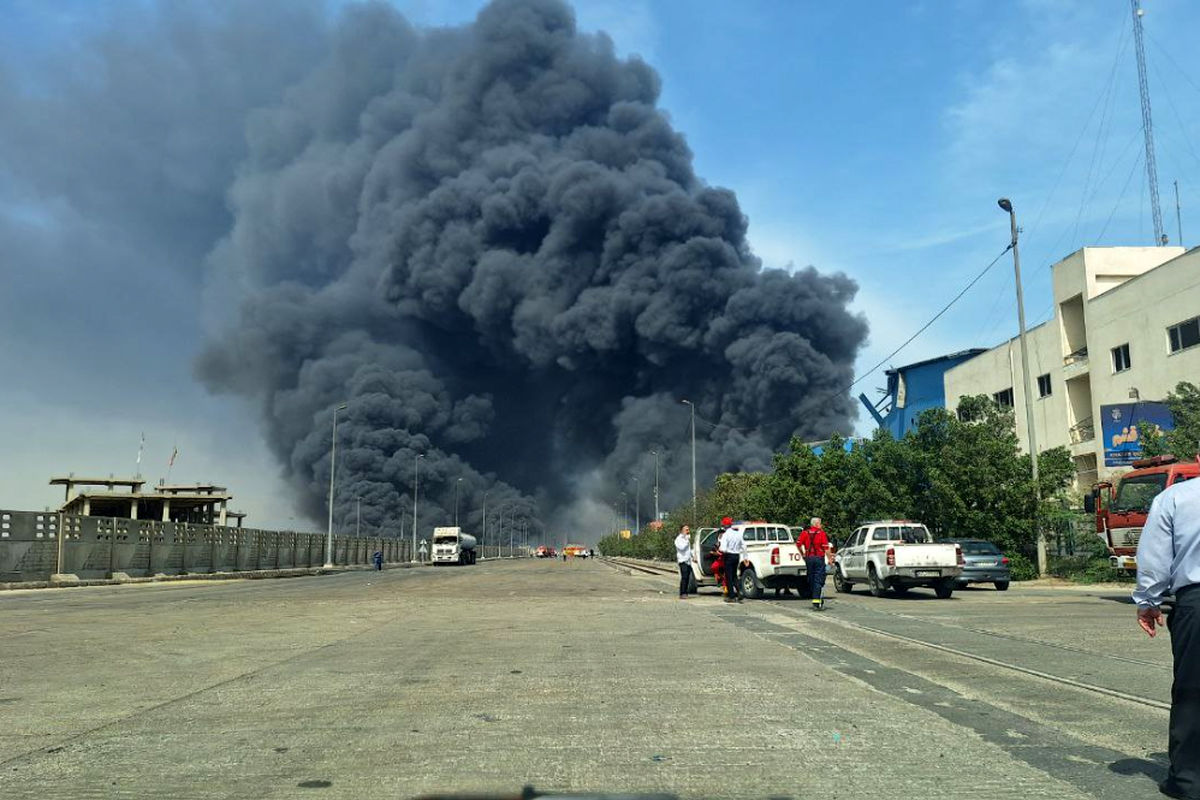 انتشار تصاویر تکان‌دهنده از گودالی که در کانون انفجار بندر عباس ایجاد شد + ببیند