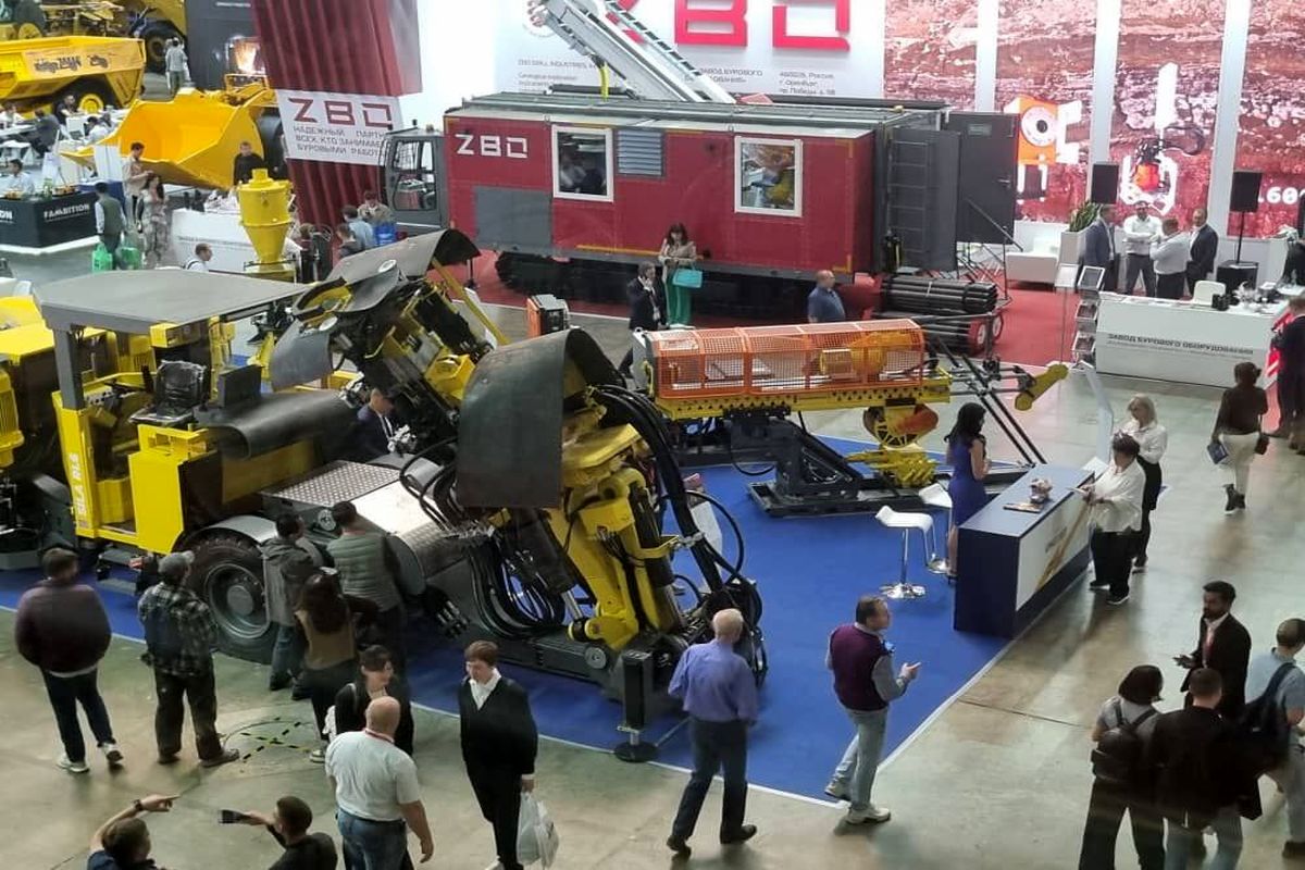 بازدید متخصصان ایرانی از نمایشگاه معدن مسکو