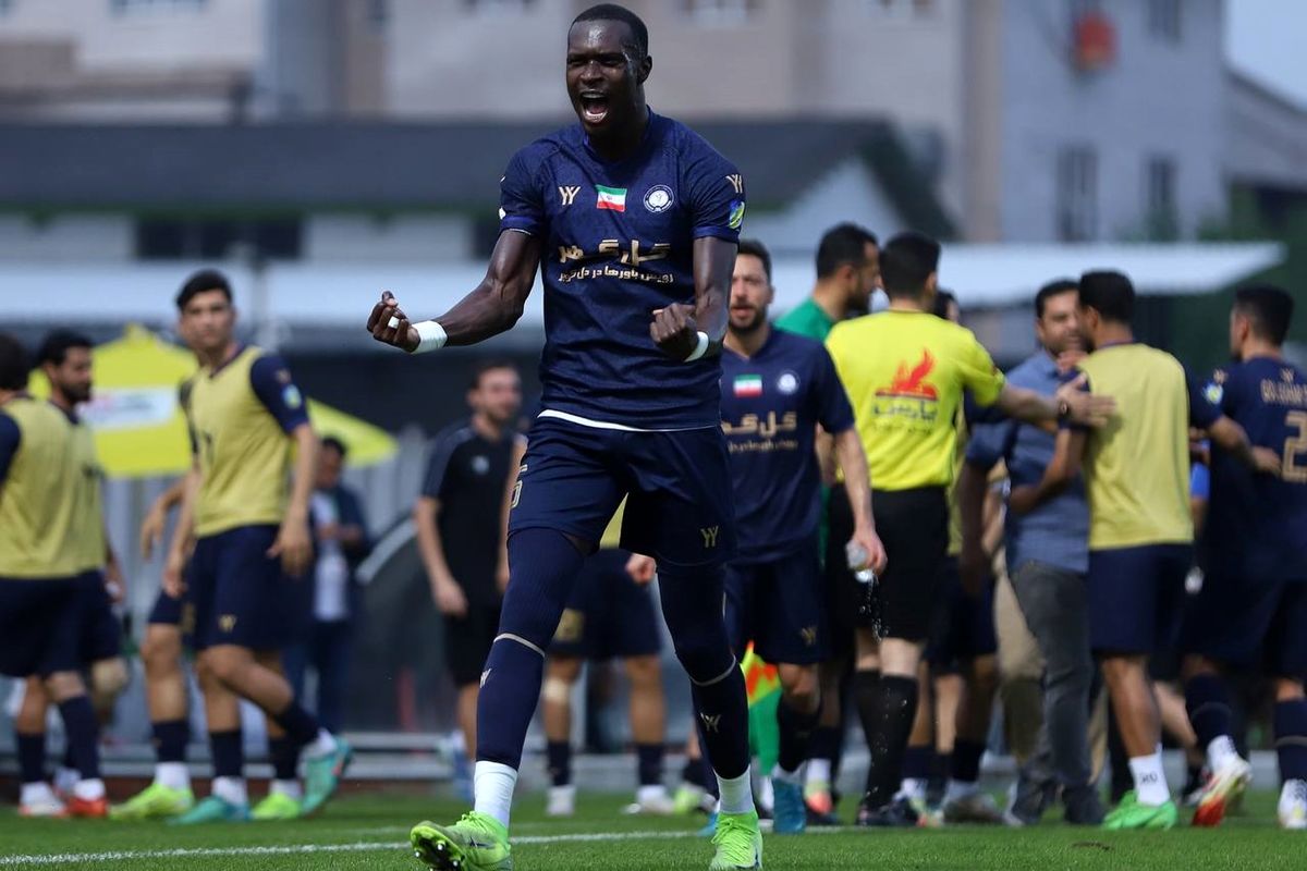 مدافع سنگالی چشم استقلال را گرفت