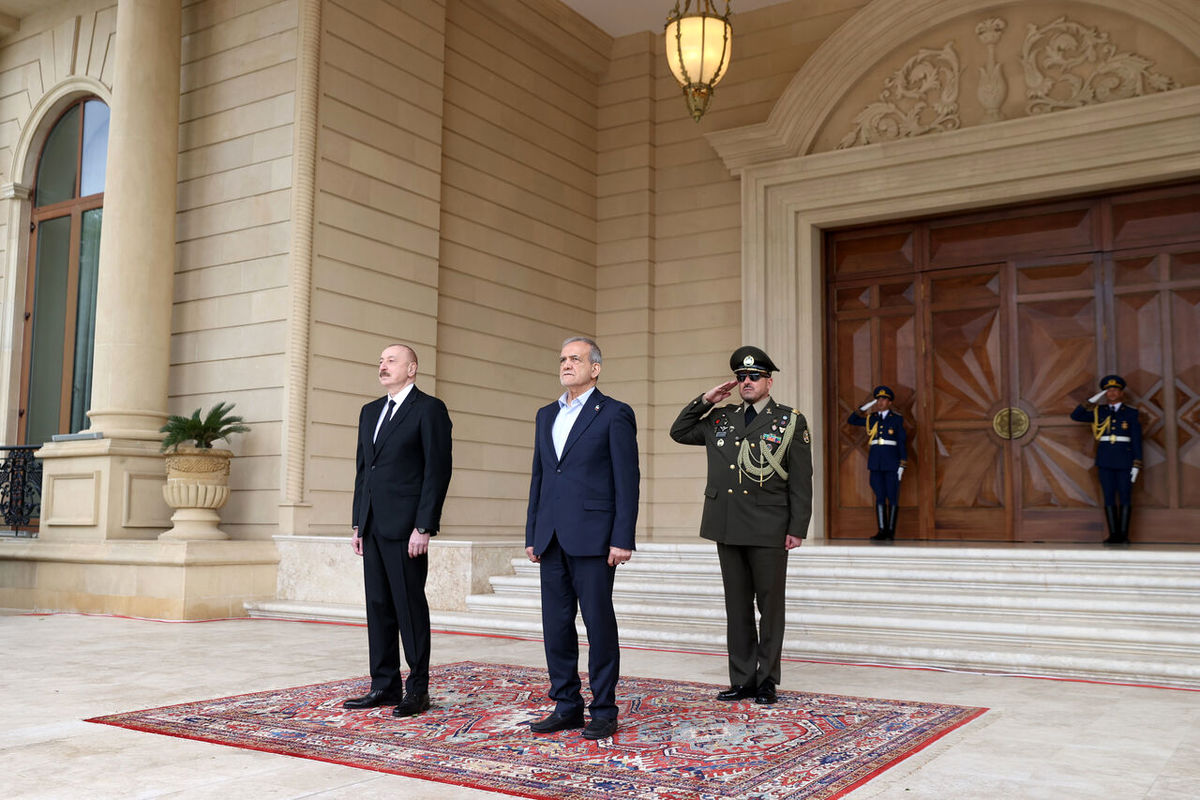 ویدیوی جذاب استقبال رسمی الهام علی‌اف از پزشکیان وایرال شد + ببینید