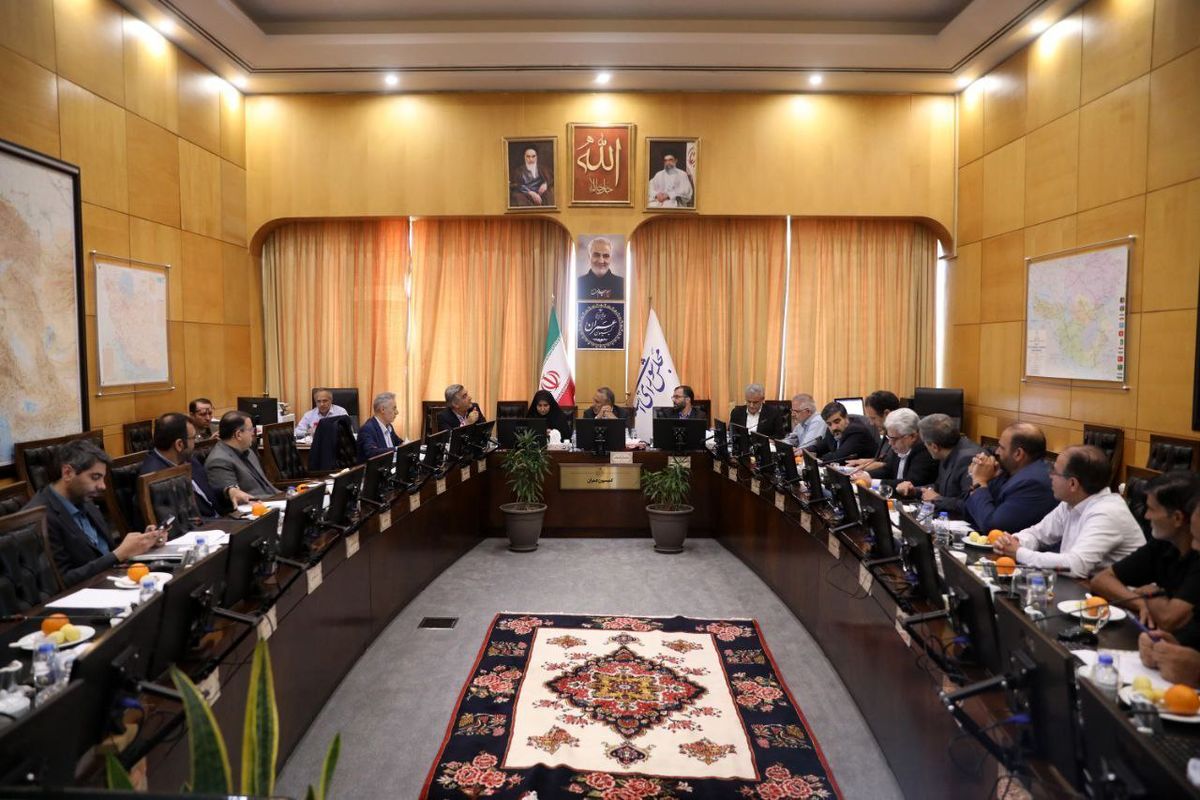 ورود جدی مجلس به مشکلات کامیونداران؛ تصمیمات مهم برای حل مسائل بیمه، کرایه و سوخت