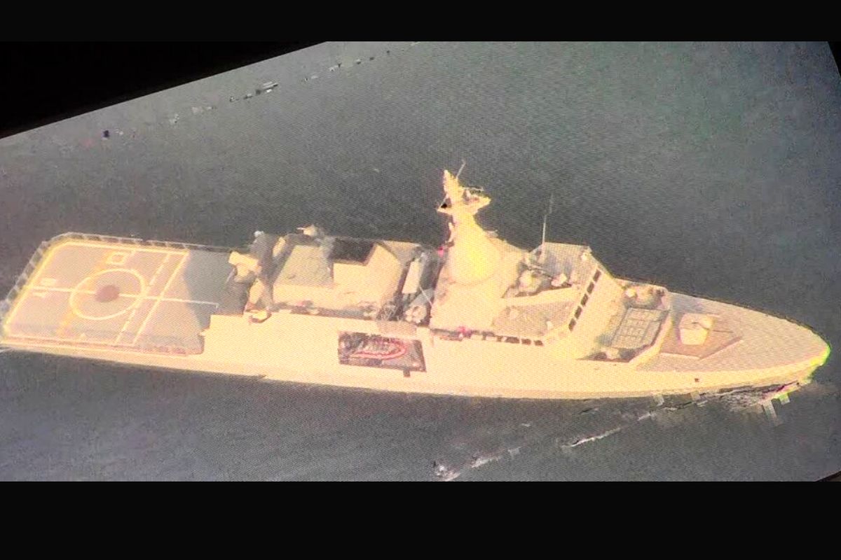 قدرت نمایی نیروی دریایی ارتش ایران / ناوشکن جاسوسی آچمز شد