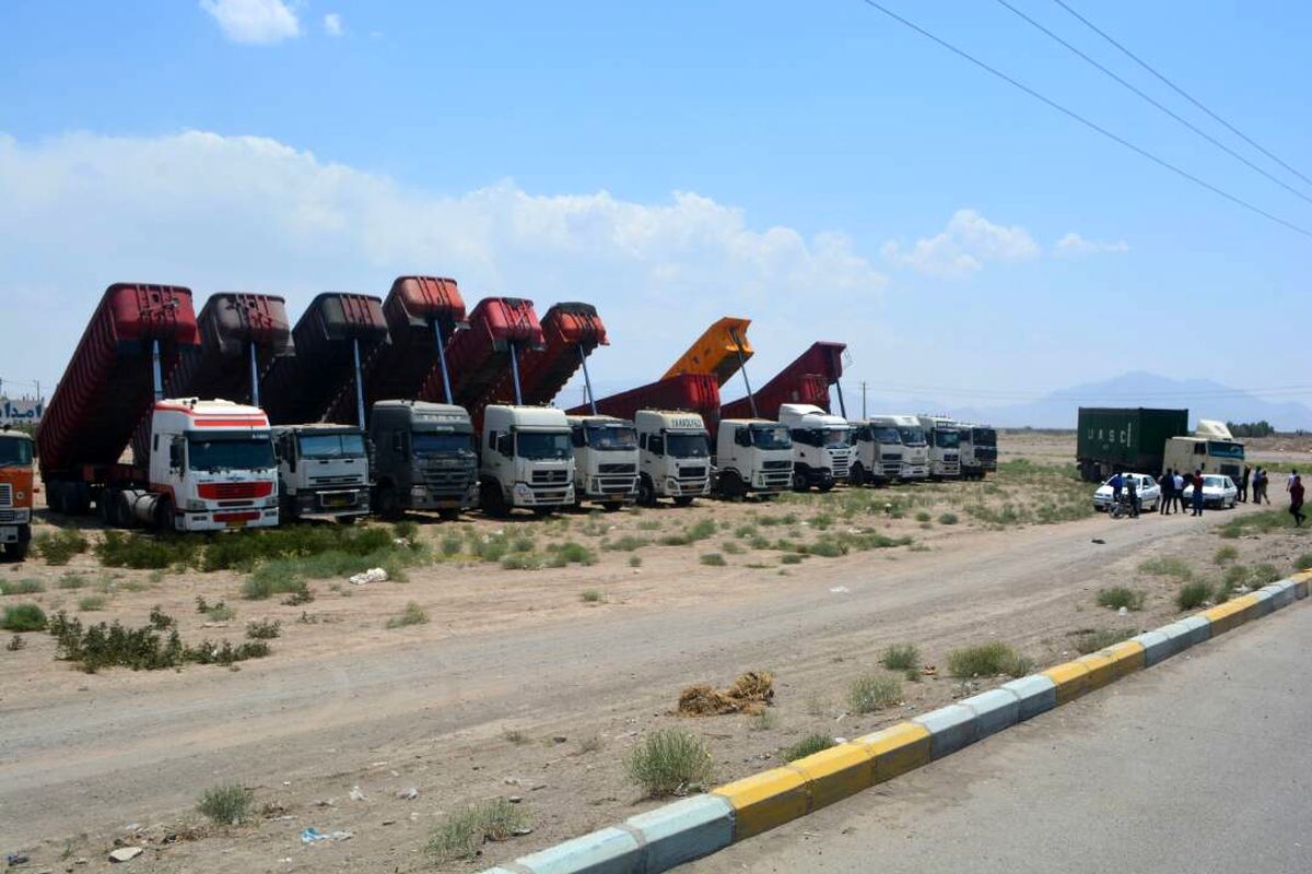 آغاز پس لرزه‌های اعتصاب رانندگان کامیون / بازار میوه منفجر شد