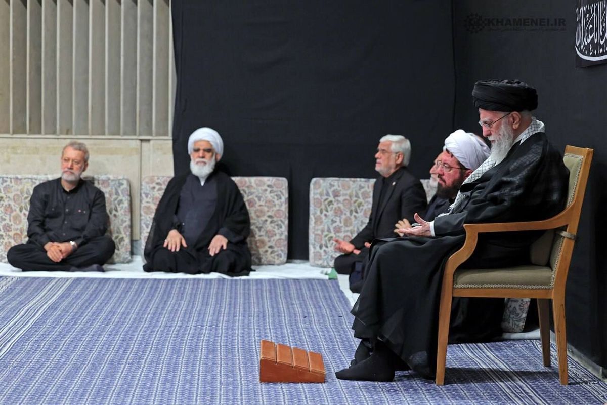 مراسم عزاداری عاشورای حسینی‌ با حضور مقام معظم رهبری برگزار شد+ فیلم