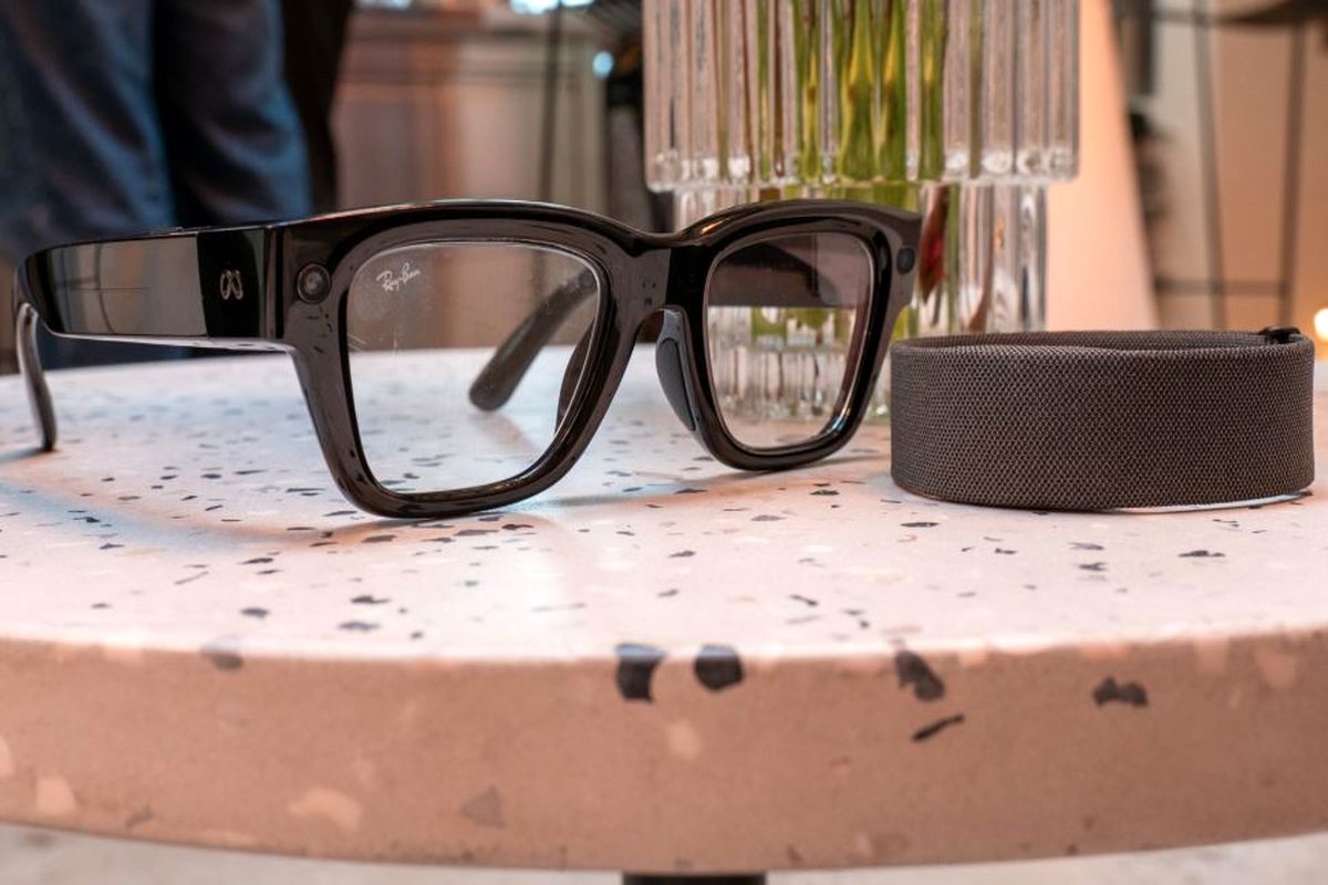 مارک زاکربرگ از نسل جدید عینک‌های هوشمند رونمایی کرد