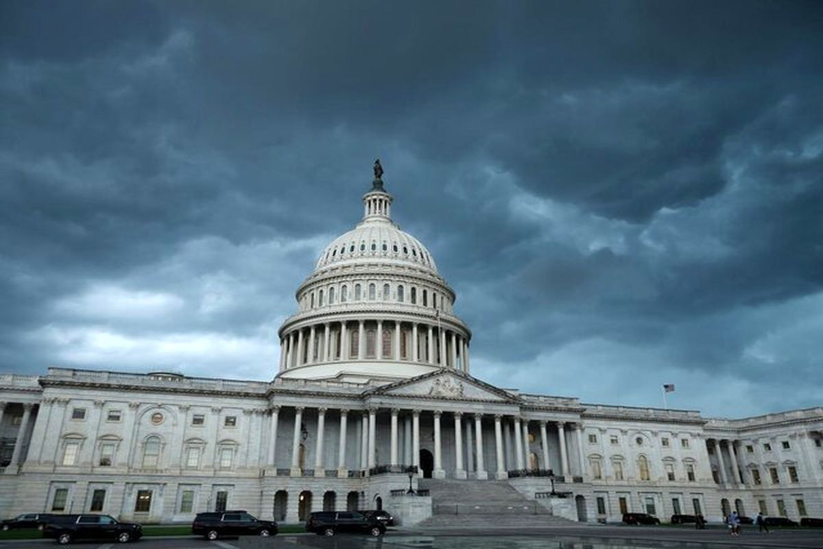 خیانت کاخ سفید به کارکنان خود/ اقتصاد آمریکا سقوط می‌کند؟