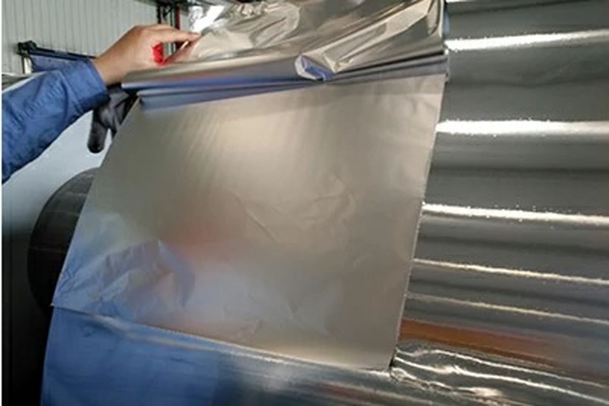 چرا فویل آلومینیوم یک طرف براق داره و یک طرف مات؟ جوابش باوره‌نکردنیه!