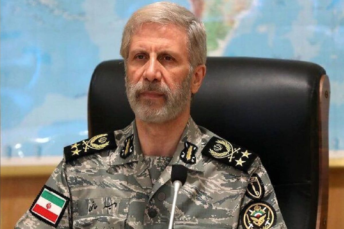 با هرگونه اشتباه دشمن به شدت برخورد می‌کنیم