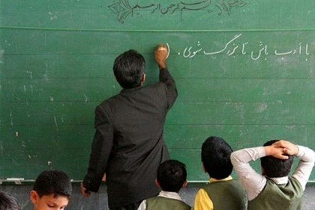 پادکست | حلقه گمشده آموزش/ چرا منزلت و معیشت فرهنگیان در اولویت نیست؟