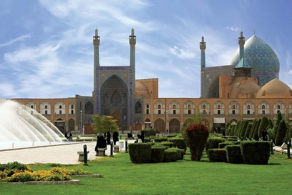 مقایسه اصفهان و مشهد برای سفر؛ پایتخت فرهنگ یا پایتخت معنویت؟