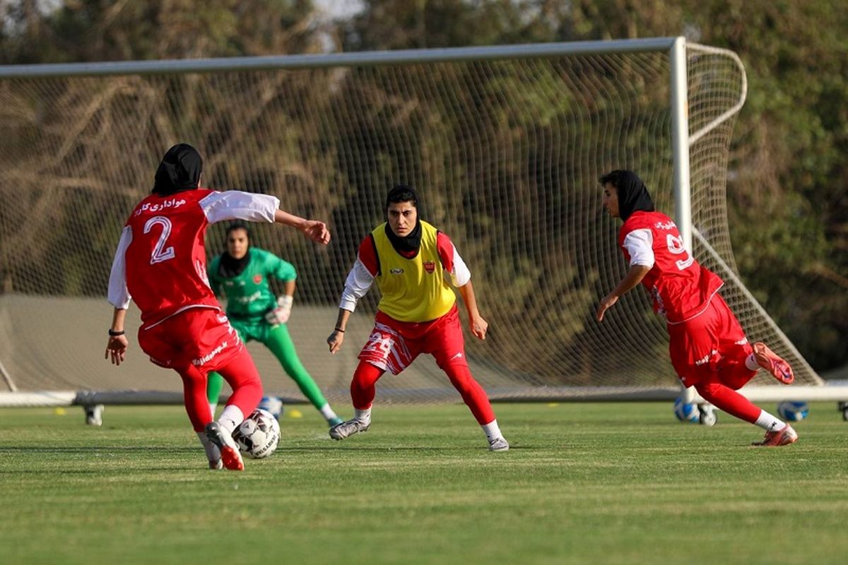 ثنا صادقی: پرسپولیس مدعی قهرمانی خواهد شد
